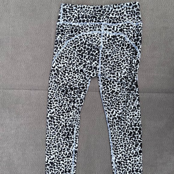 Outdoor Voices - TechSweat™ Flex 7/8 Legging - Snow Leopard Print - Picture 5 of 7